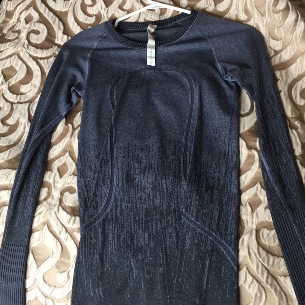 SOLD Swiftly tech long sleeves sz 4